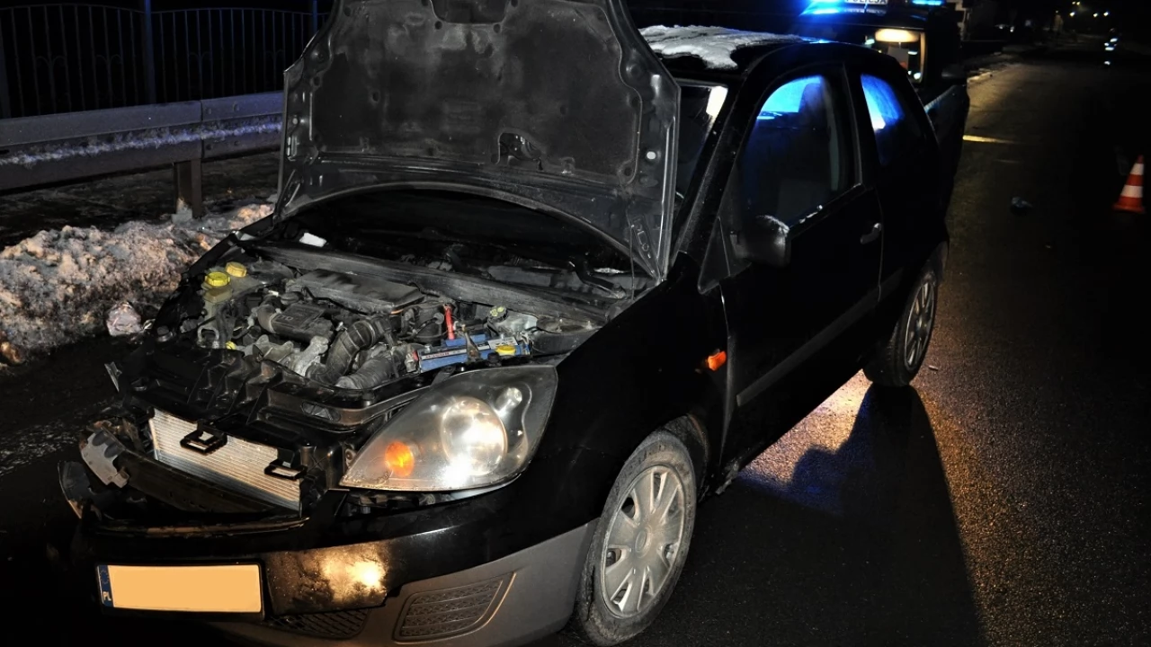 19-latek stracił panowanie nad autem i uderzył w bariery