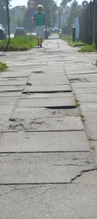 Niektóre płyty na ul. Jagiellońskiej już dawno powinny zostać wymienione