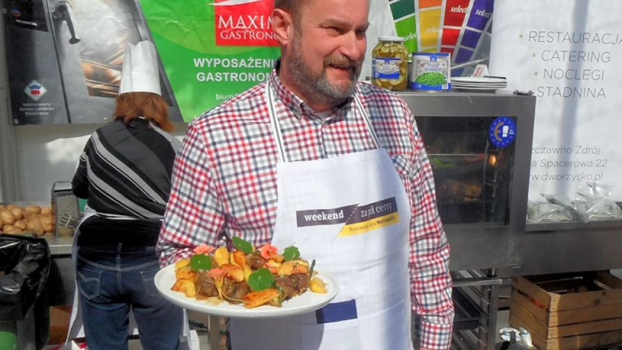 Prezydent Mirosław Pobłocki na wspólnym gotowaniu potraw regionalnych z przedstawicielami miast i gmin z Gdańskiego Obszaru Metropolitalnego