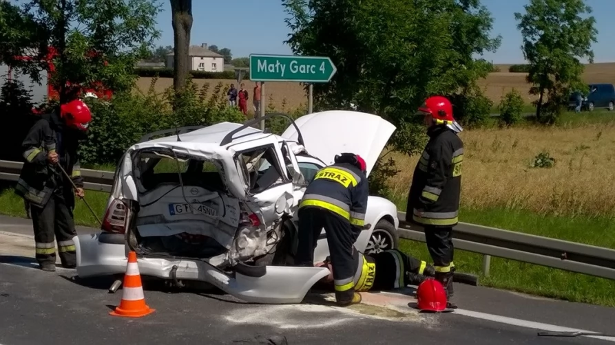 Zderzenie samochodów Opel Vectra i Renault Master