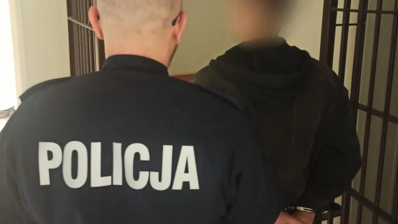 Jeden schował narkotyki w kurtce, drugi w... bieliźnie