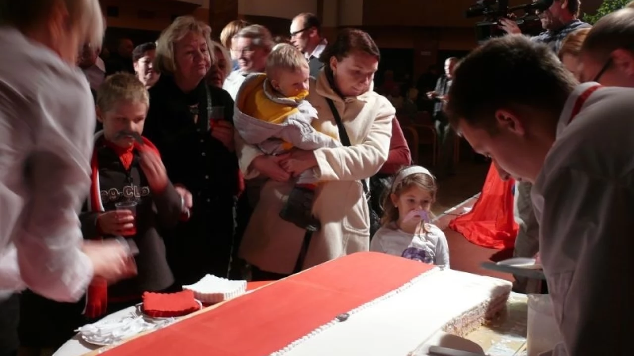 Święto Niepodległości - w Tczewie na słodko i z Soyką, w Gniewie - parada, Pelplin - msza i wspólny przemarsz
