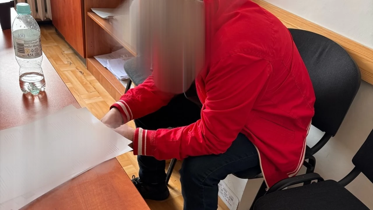 Wpadł, gdy zapłacił za kebaba. Grozi mu 10 lat za zakupy znalezioną kartą