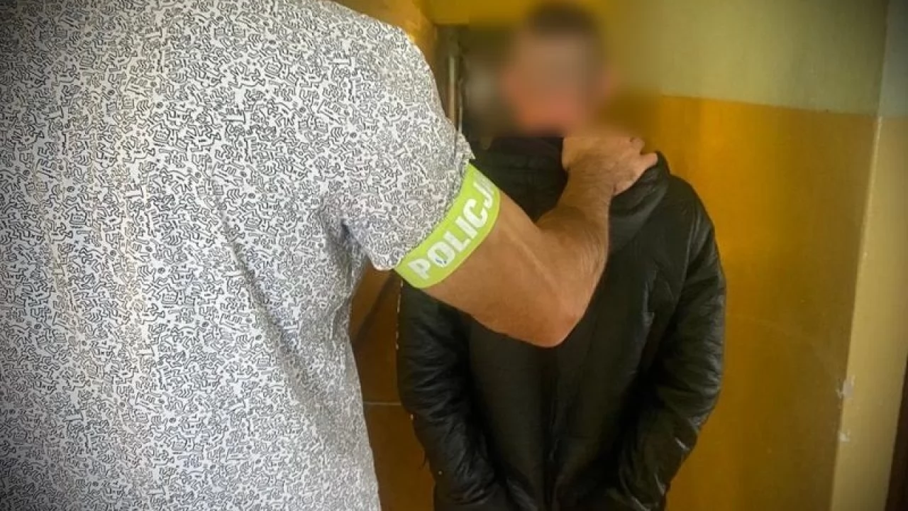 Kryminalni zatrzymali poszukiwanego. Miał przy sobie narkotyki