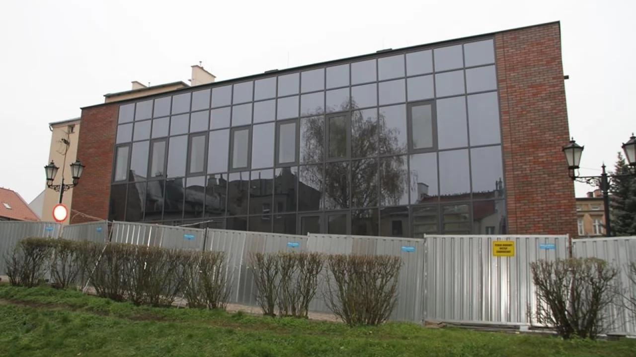 Powoli kończy się budowa nowej siedziby biblioteki