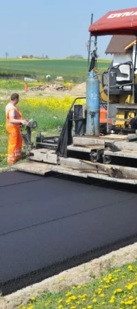 Wylewanie asfaltu na terenie gminy Tczew