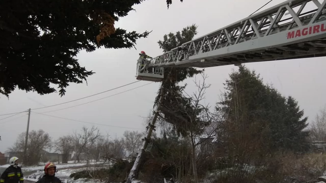 11 strażackich interwencji i 7 kolizji po załamaniu pogody