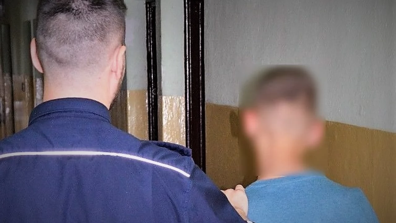 13-latek miał ukraść 4 butelki whisky - 3 "na handel", jedną opróżnił z kolegami