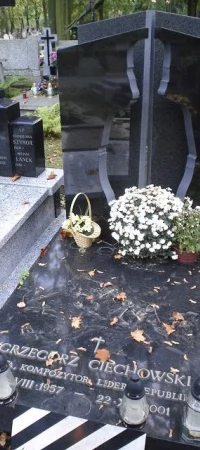 Grób Grzegorza Ciechowskiego na Powązkach Wojskowych