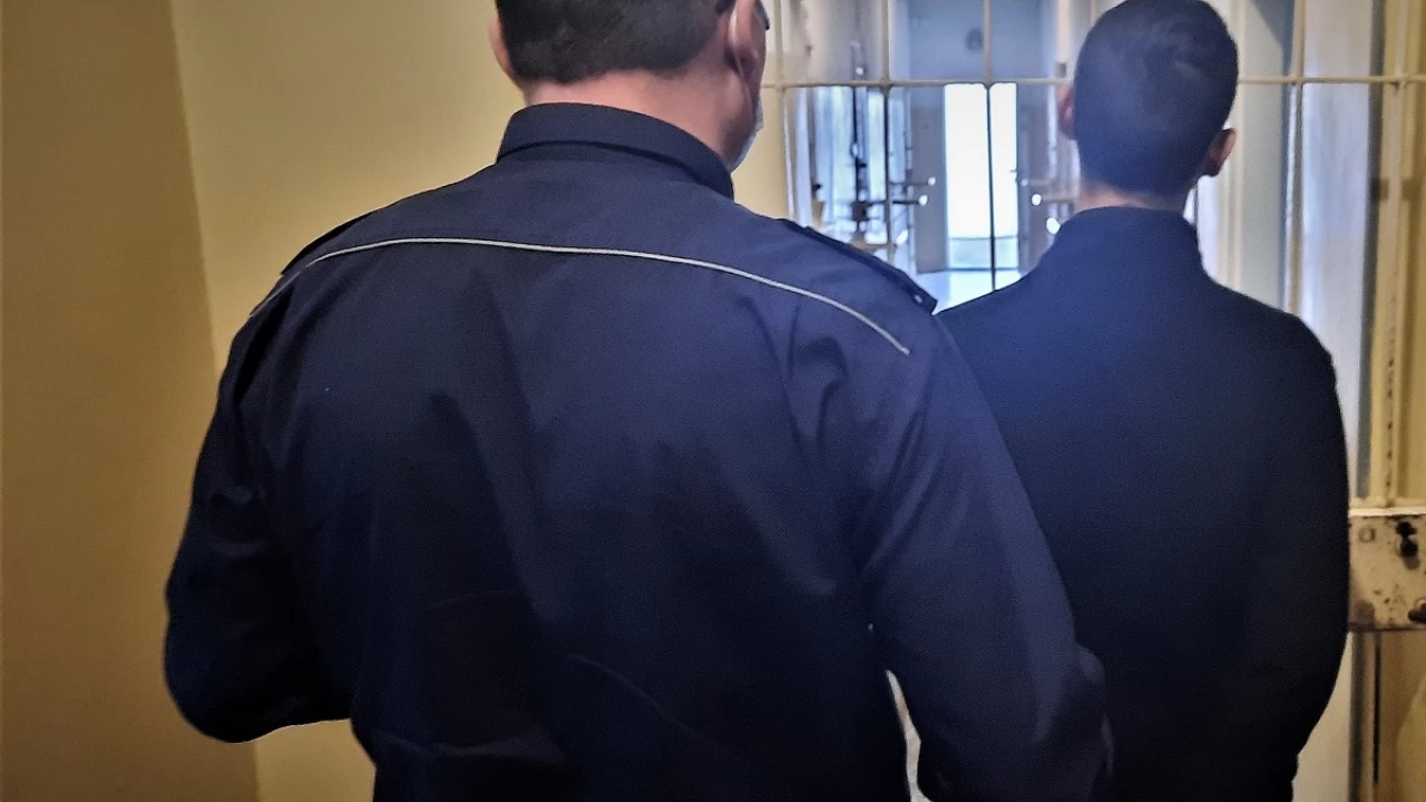 22-latek wpadł na kradzieży, znieważył policjantów i miał narkotyki