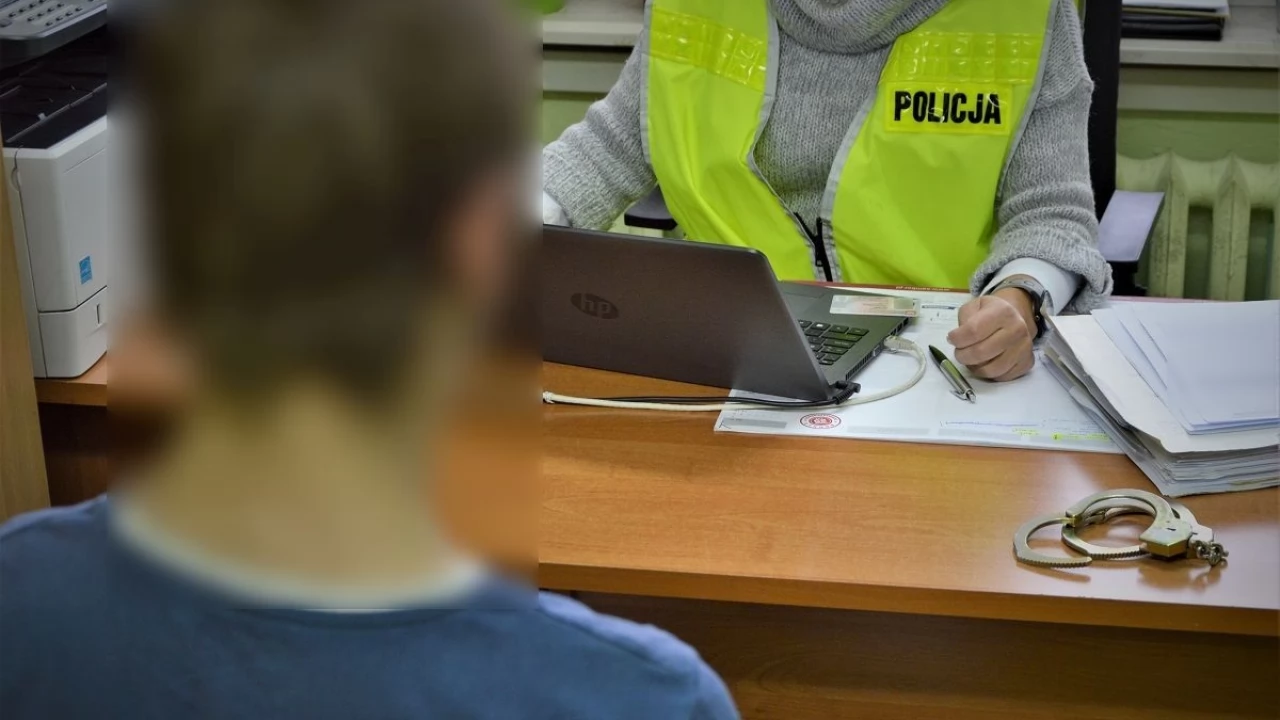 23-latek poszukiwany listem gończym jechał bez uprawnień z narkotykami w bieliźnie