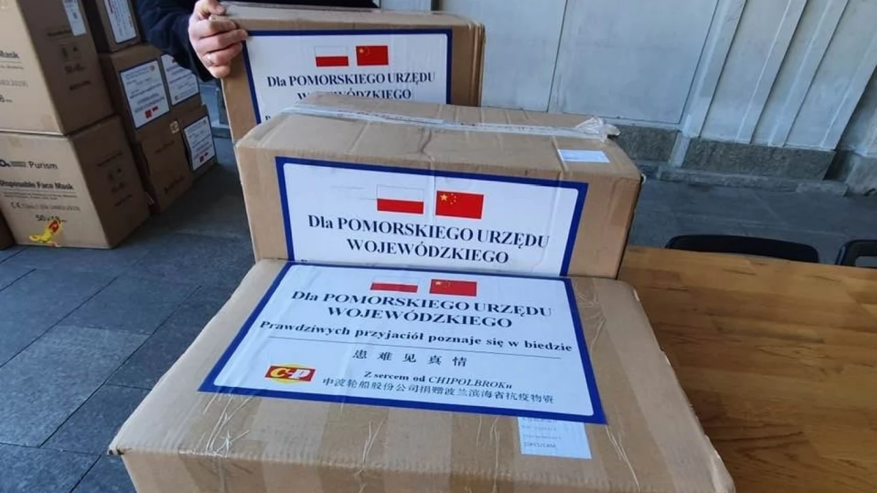 3 tony środków ochrony osobistej z Chin dla pomorskich szpitali
