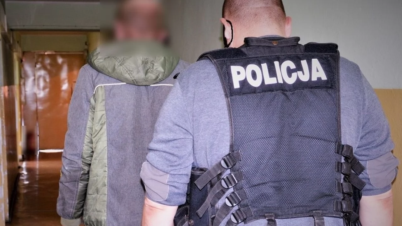 43-latek odpowie za kradzież. Na miejscu zgubił... mandat karny