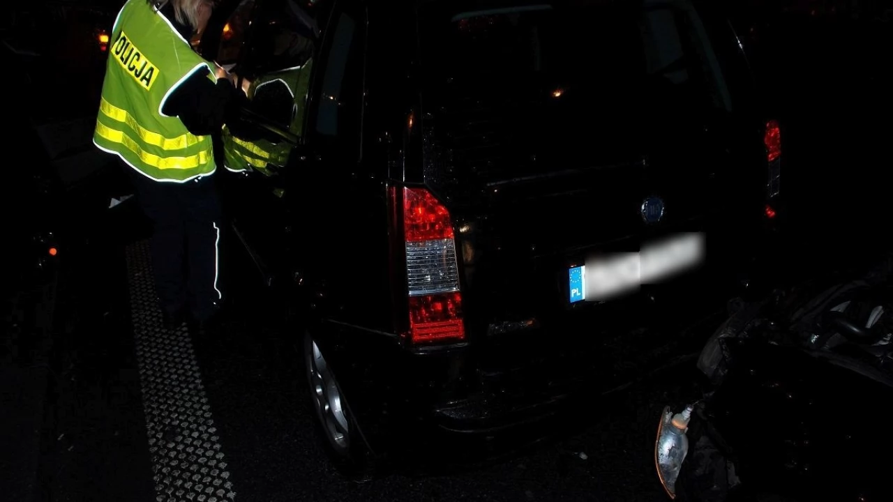 75-latek najechał na tył fiata - trzy zniszczone auta i jedna osoba ranna