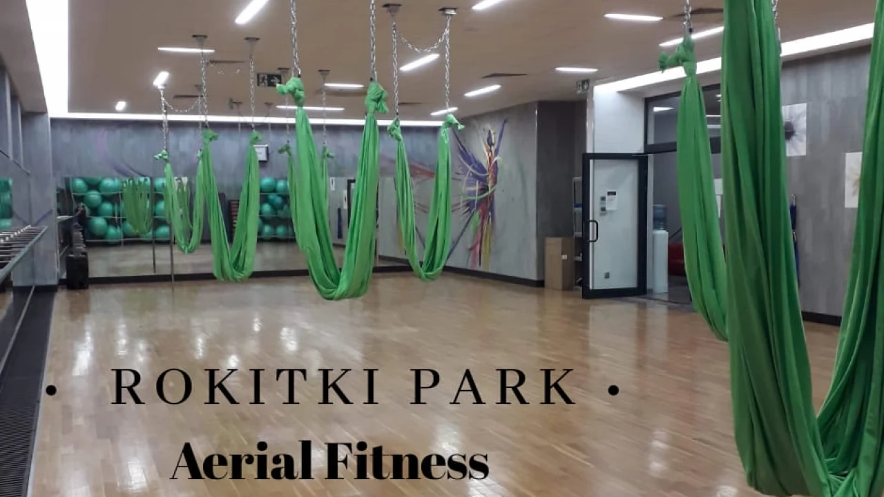 Aerial stretching w RokitkiPark
