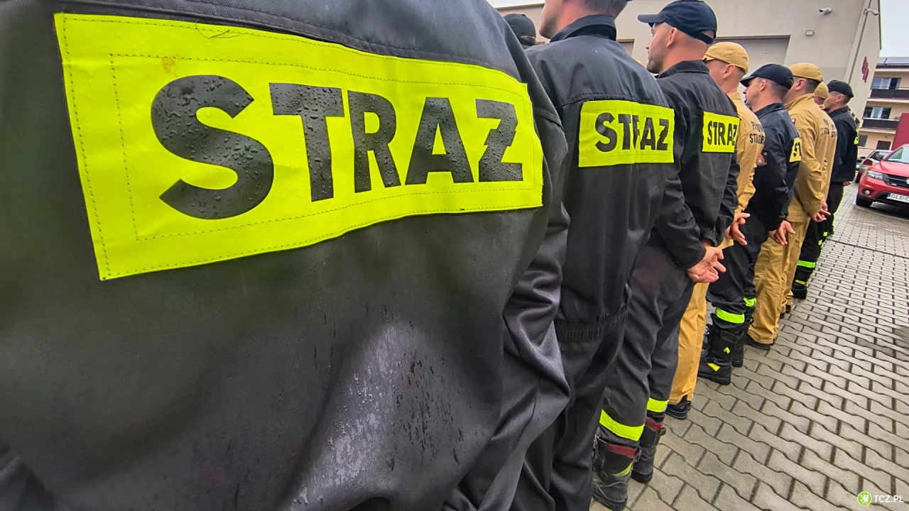 Alarm przed możliwą powodzią. Pomorscy strażacy wyruszyli z Tczewa pomagać [WIDEO]