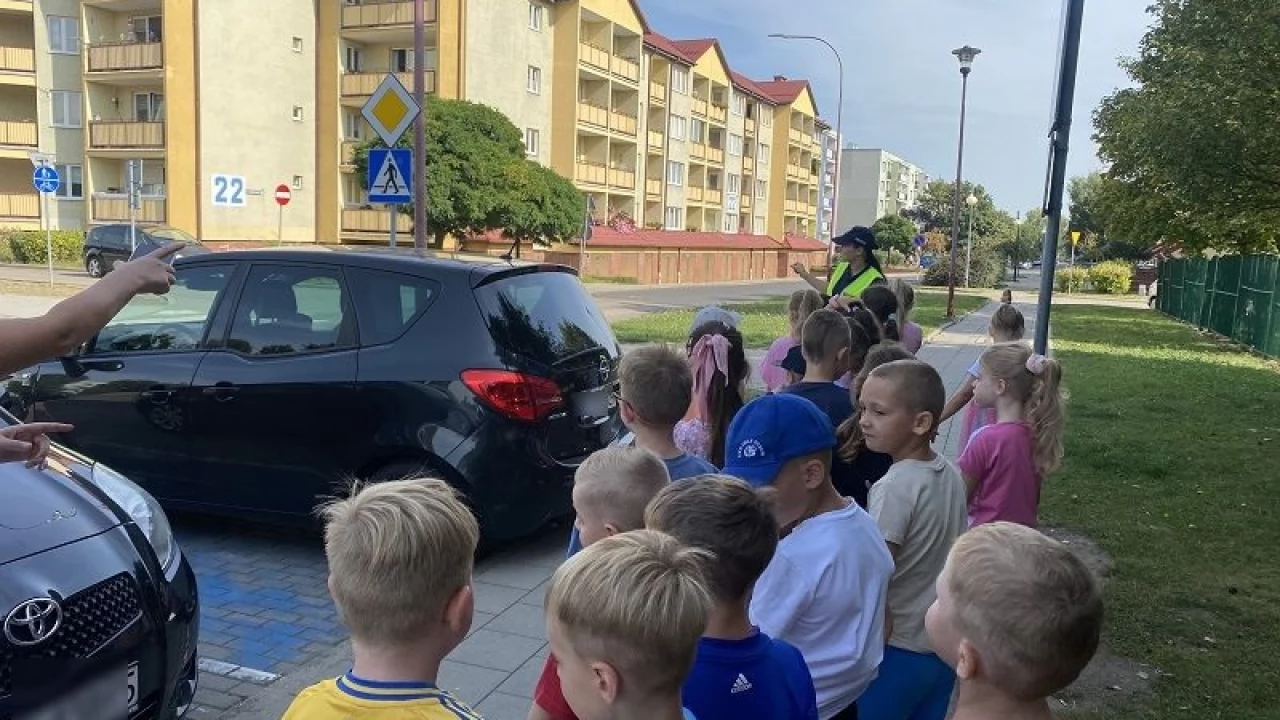 Bezpieczna droga do szkoły z policjantami