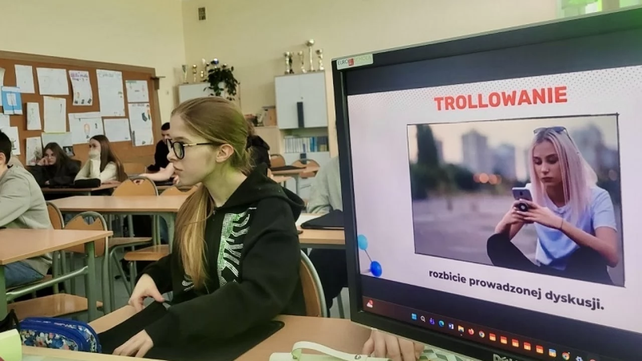 Bezpieczny nastolatek w świecie cyfrowym - kolejne spotkania z uczniami