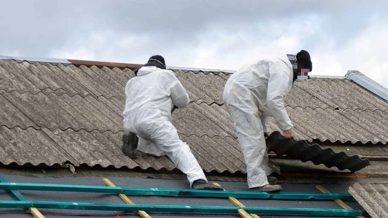 Blisko 27 ton azbestu zniknęło z dachów
