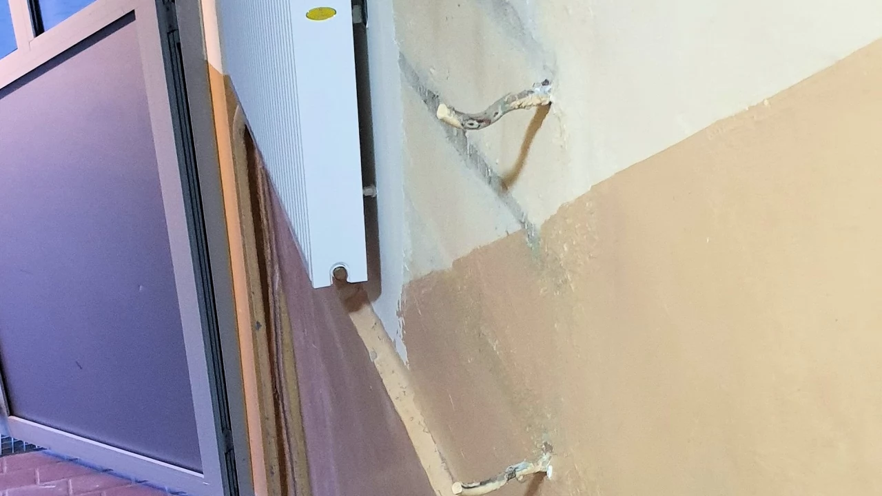 Brak wyobraźni. Ściągnęli grzejniki i zostawili to