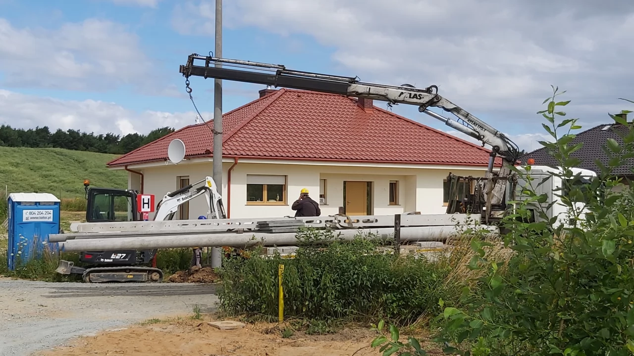 Budują linię napowietrzą na Pileckiego