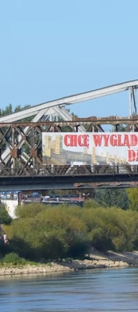 Baner pojawił się na moście przed uroczystościami upamiętniającymi wybuch II wojny światowej