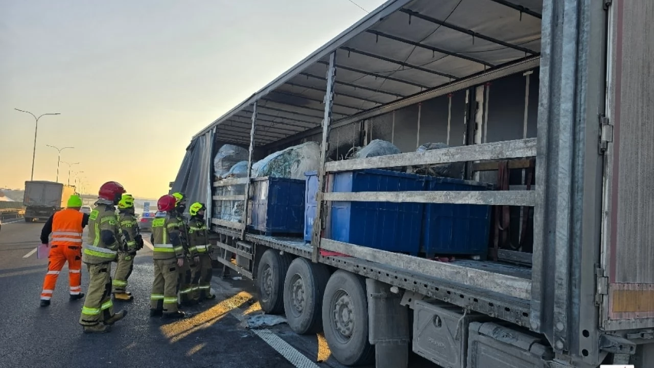 Ciężarówka stanęła w płomieniach na A1
