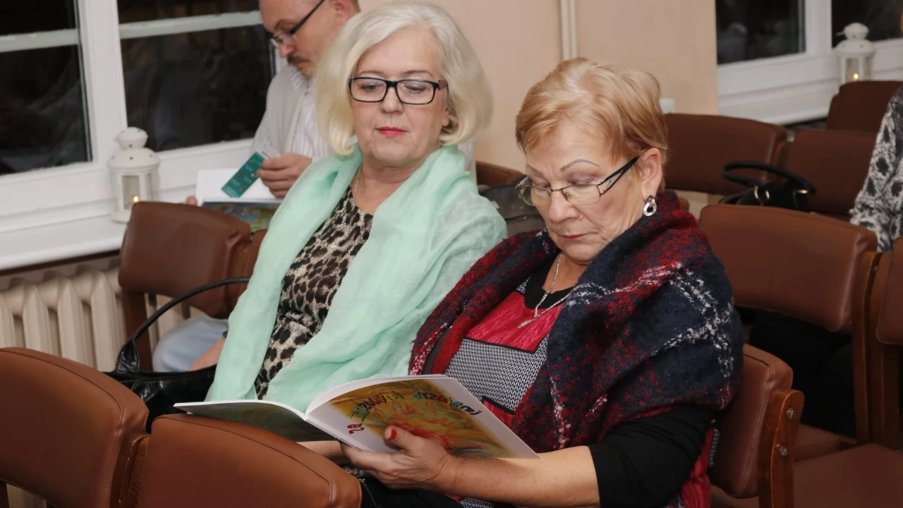Co kryje się "za tęczowymi drzwiami"? Promocja tomiku poetyckiego Zofii Daniel w tczewskiej bibliotece