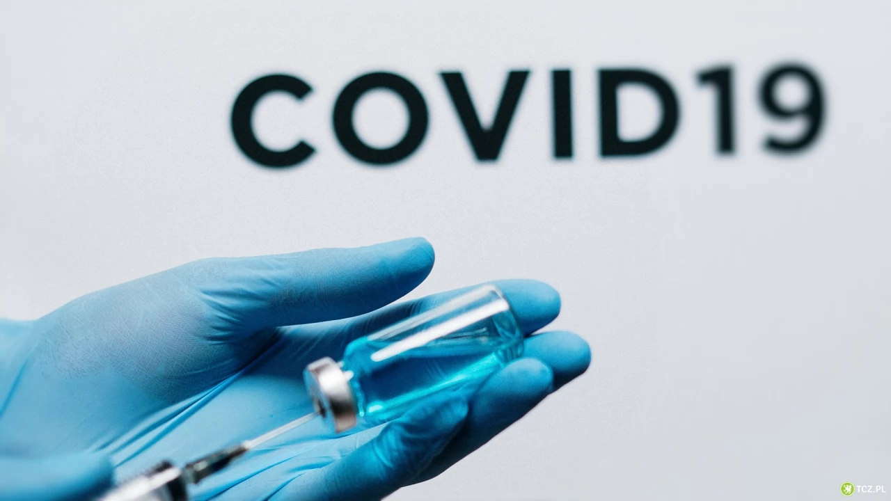 COVID w natarciu. Ruszyły szczepienia dawką przypominającą