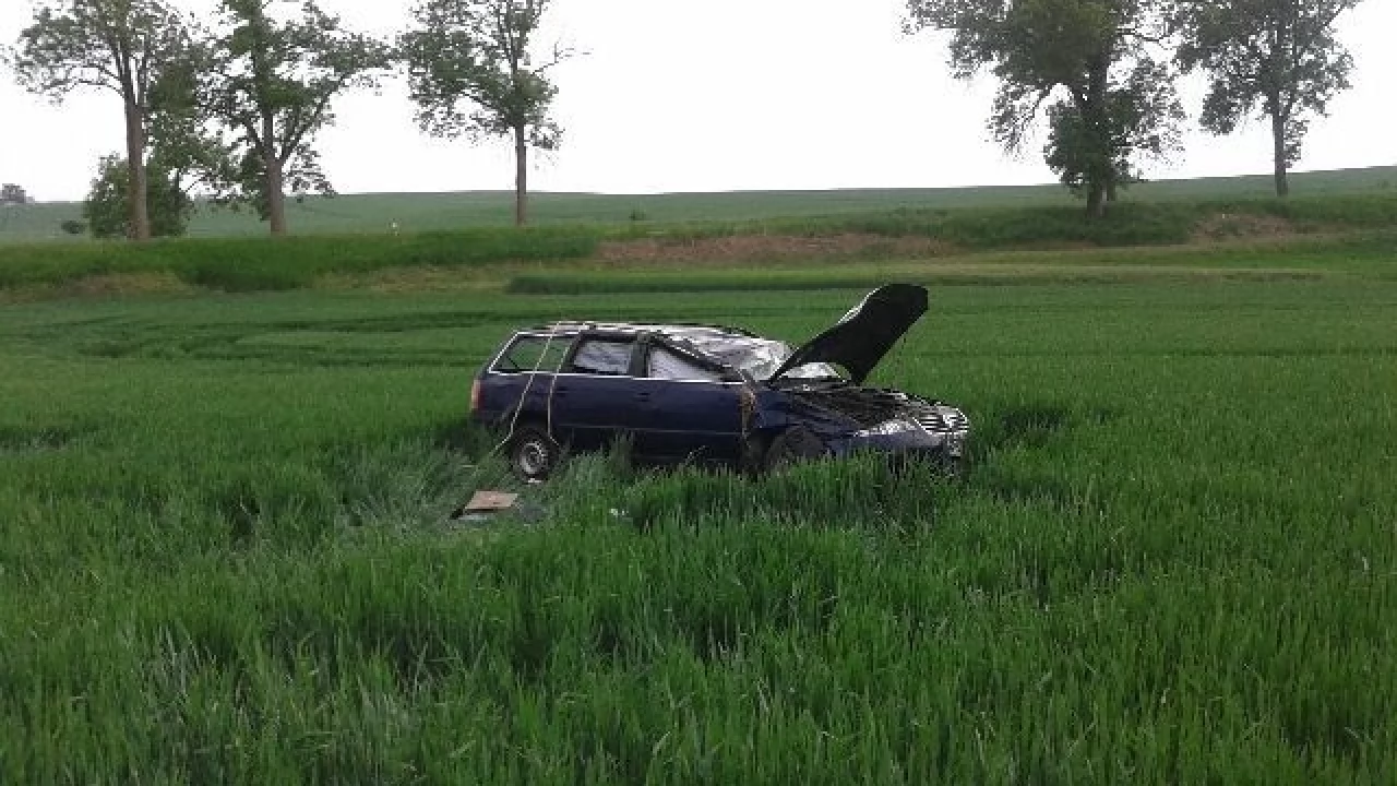 DK 91. Dachowało osobowe auto