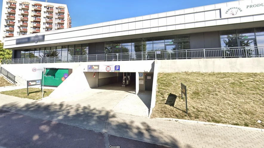 Dlaczego nie można korzystać z tego parkingu?