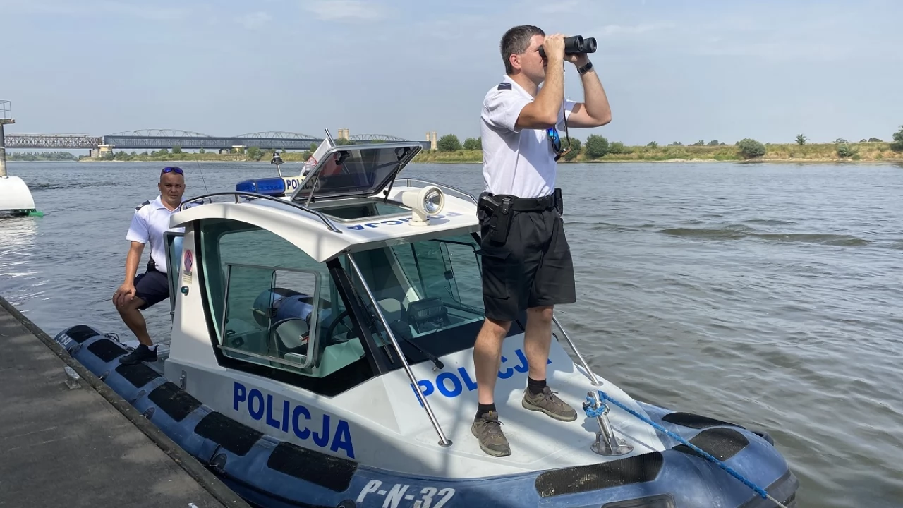 Długi weekend. Więcej policyjnych patroli na drogach i na wodzie