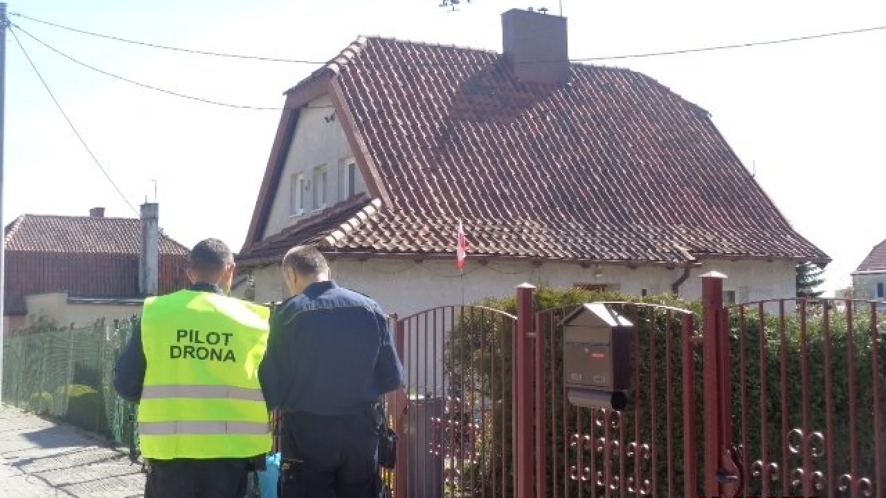 Dron namierzy trucicieli i nielegalne składowiska śmieci