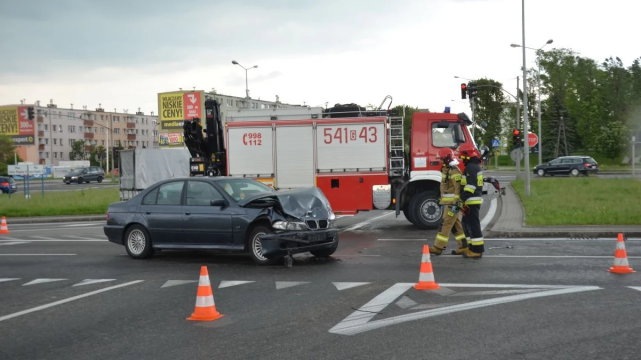 Duże utrudnienia - wypadek w okolicy ronda Jana Pawła II. Wcześniej w Subkowach