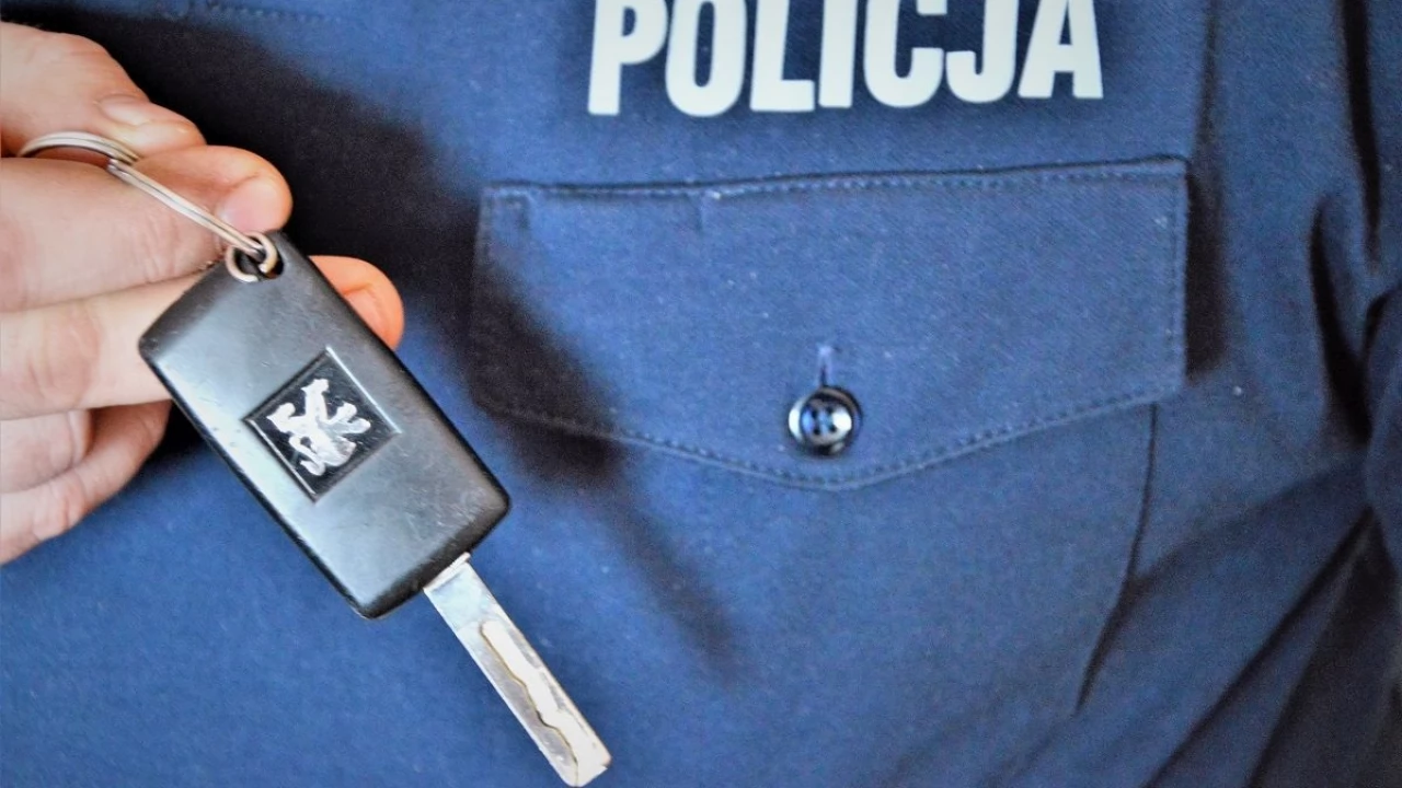 Dzielnicowy szuka właściciela kluczy