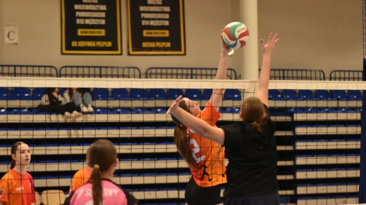 Dziewczęta z Powiatu Tczewskiego grały w siatkówkę