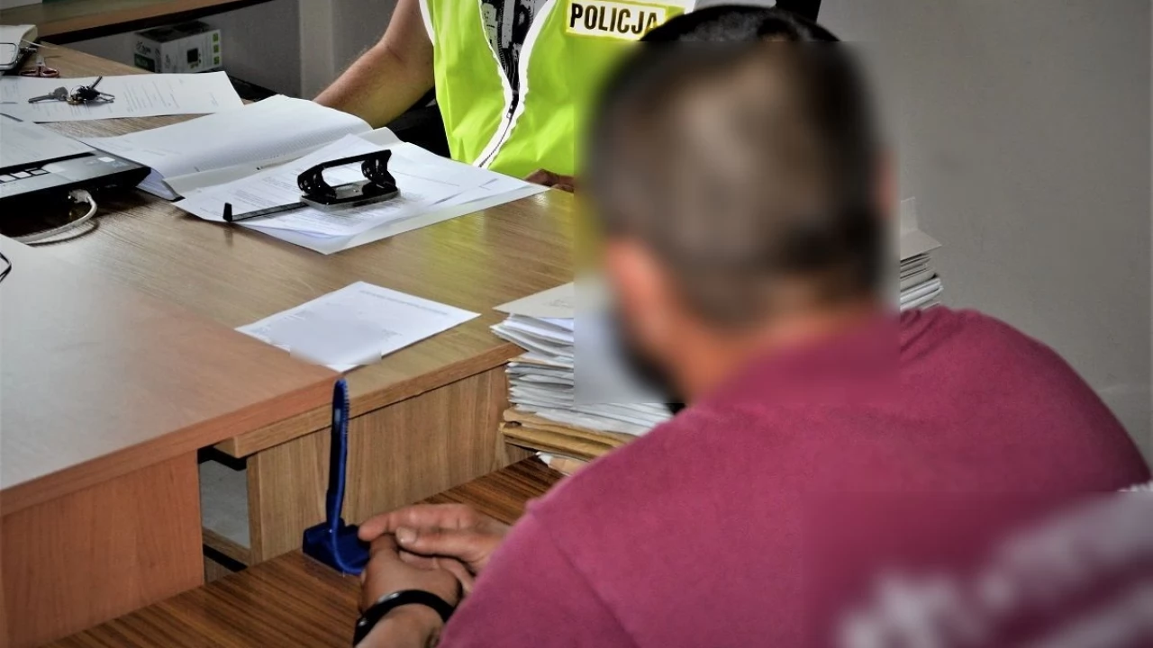 Dziwnie zachowywał się na widok policjantów. Odpowie za narkotyki