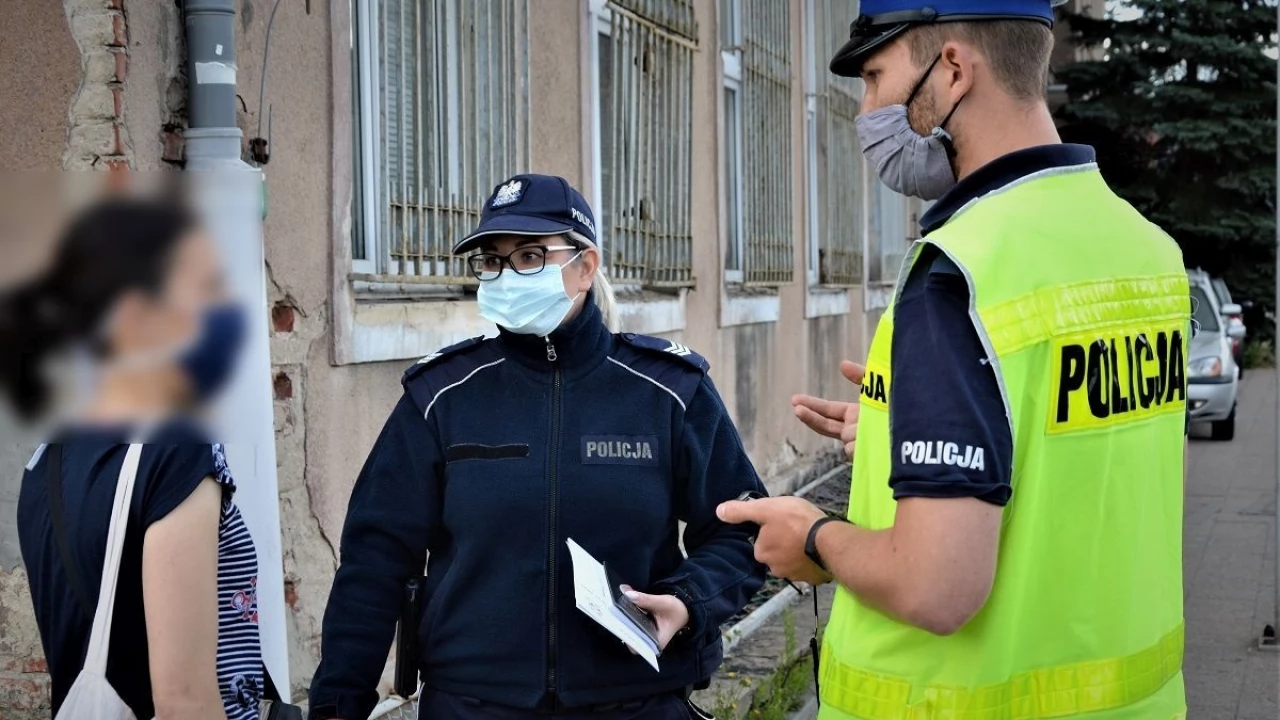 Epidemia nie ma wakacji! Policja prowadzi wspólne działania z Sanepidem