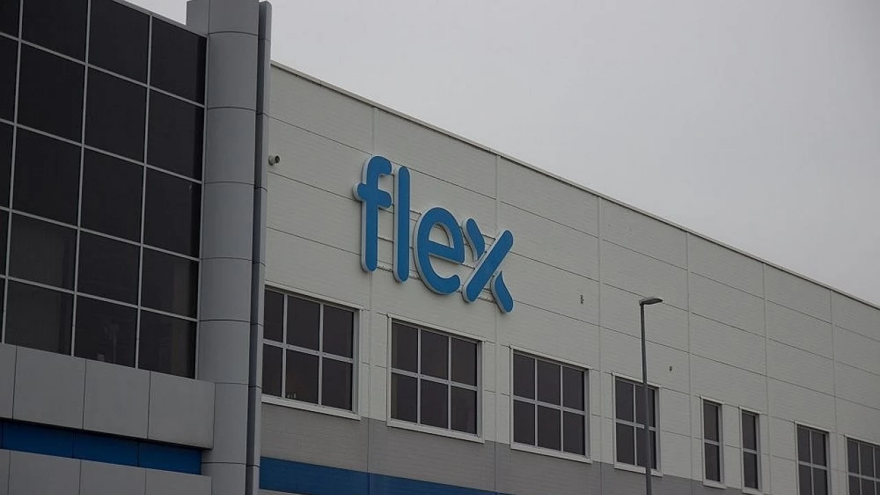 Flex - "Pracodawca Roku" po cichu redukuje zatrudnienie