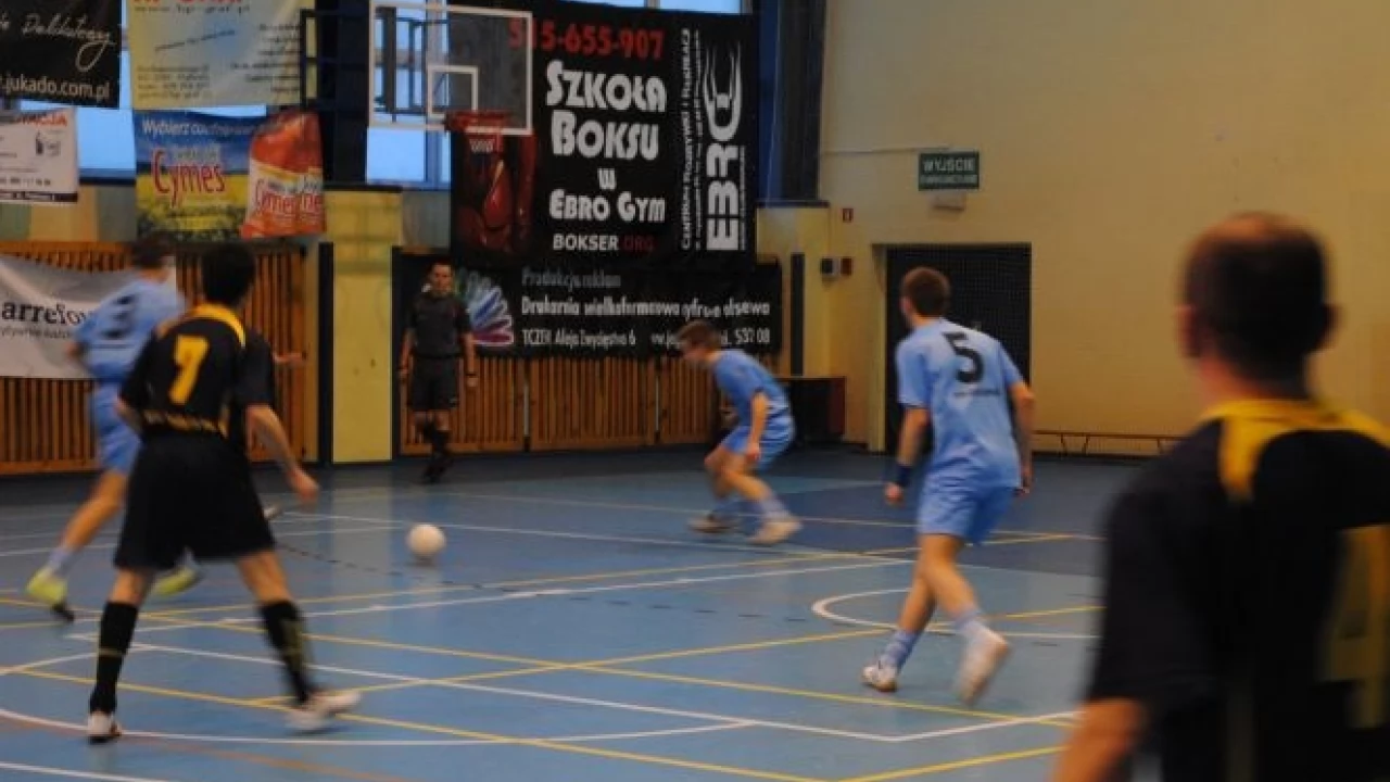 Futsal. Dzieci Tartanu przed Resteksem i Meblexem