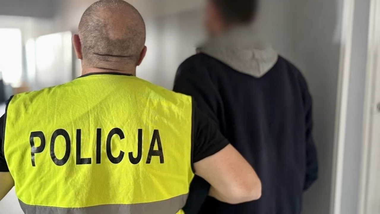 Głośny huk, rozbite szyby i cegła w mieszkaniu