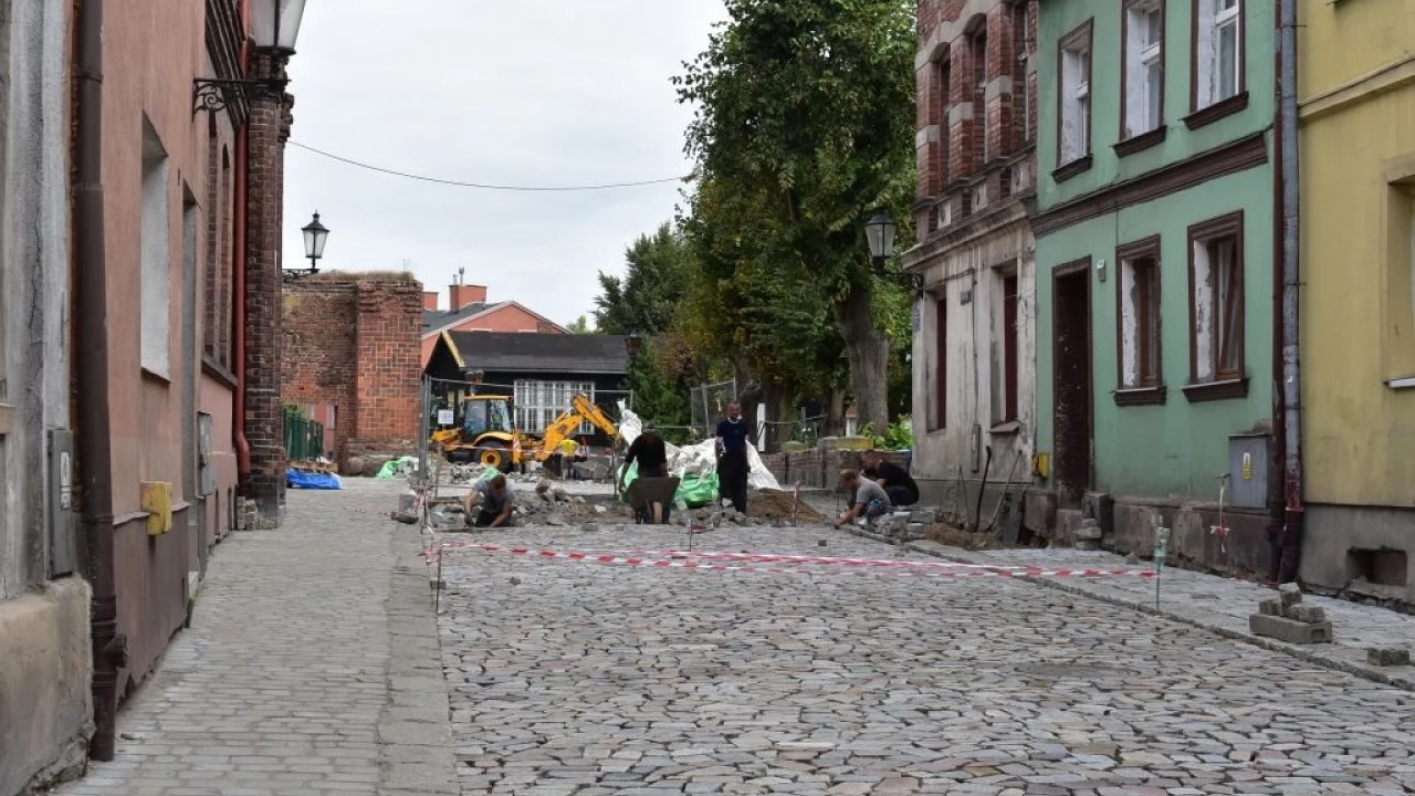 Gniew. Trwa przebudowa ulicy Sobieskiego