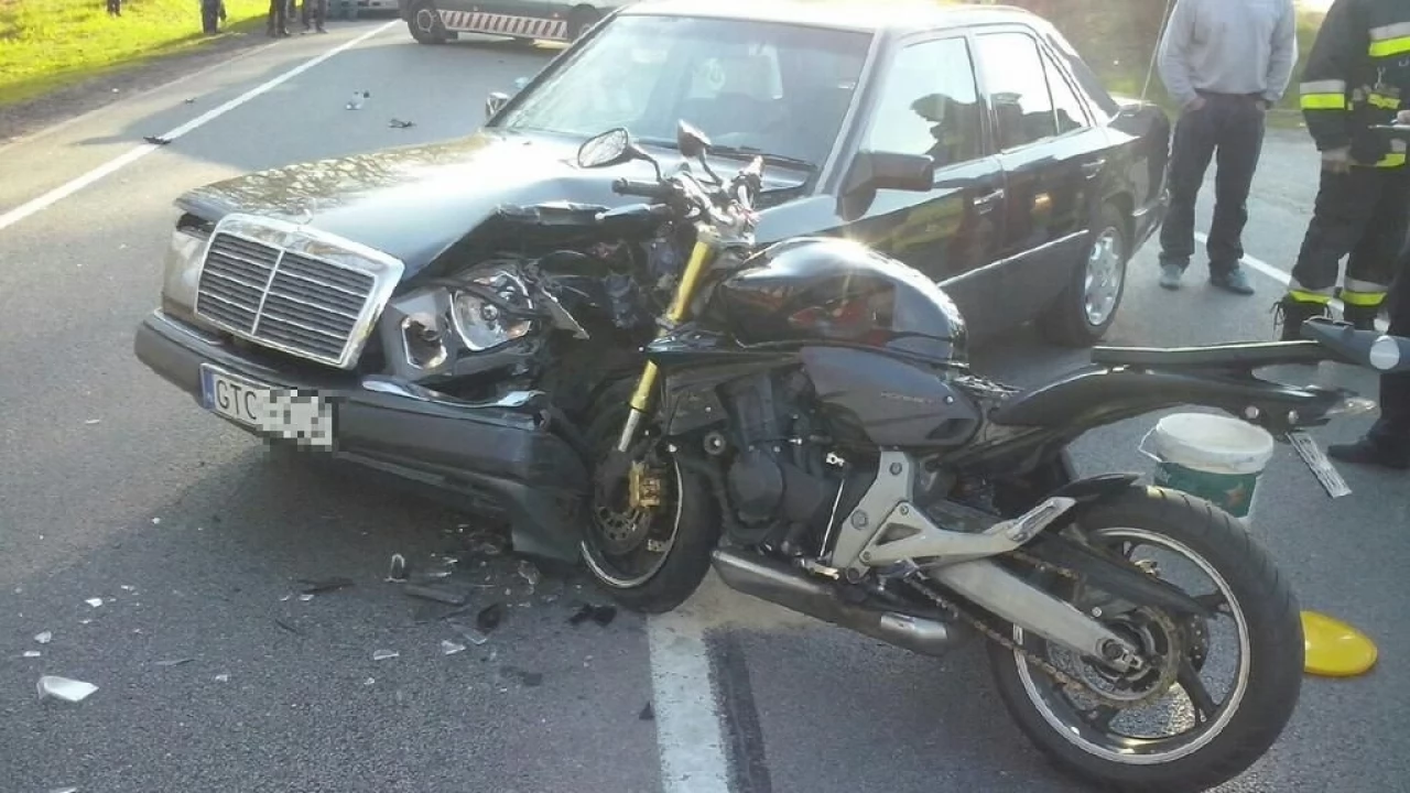 Gniszewo. Zderzenie osobówki i motocykla