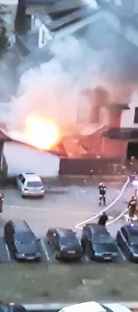 Pożar dachu pustostanu przy pizzerii Tina w Tczewie