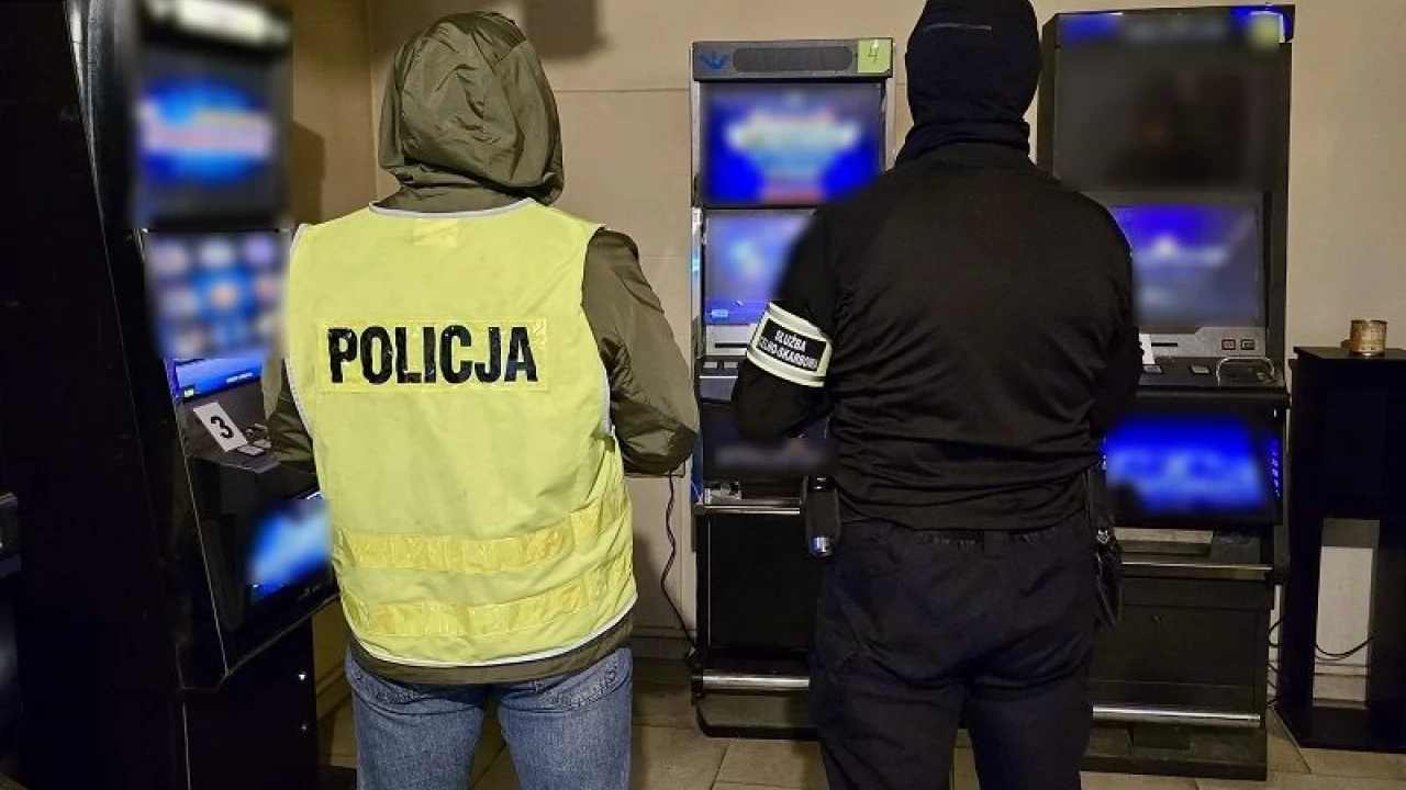 "Ha*ardowy biznes" przerwany. Kilkanaście nielegalnych automatów w rękach służb