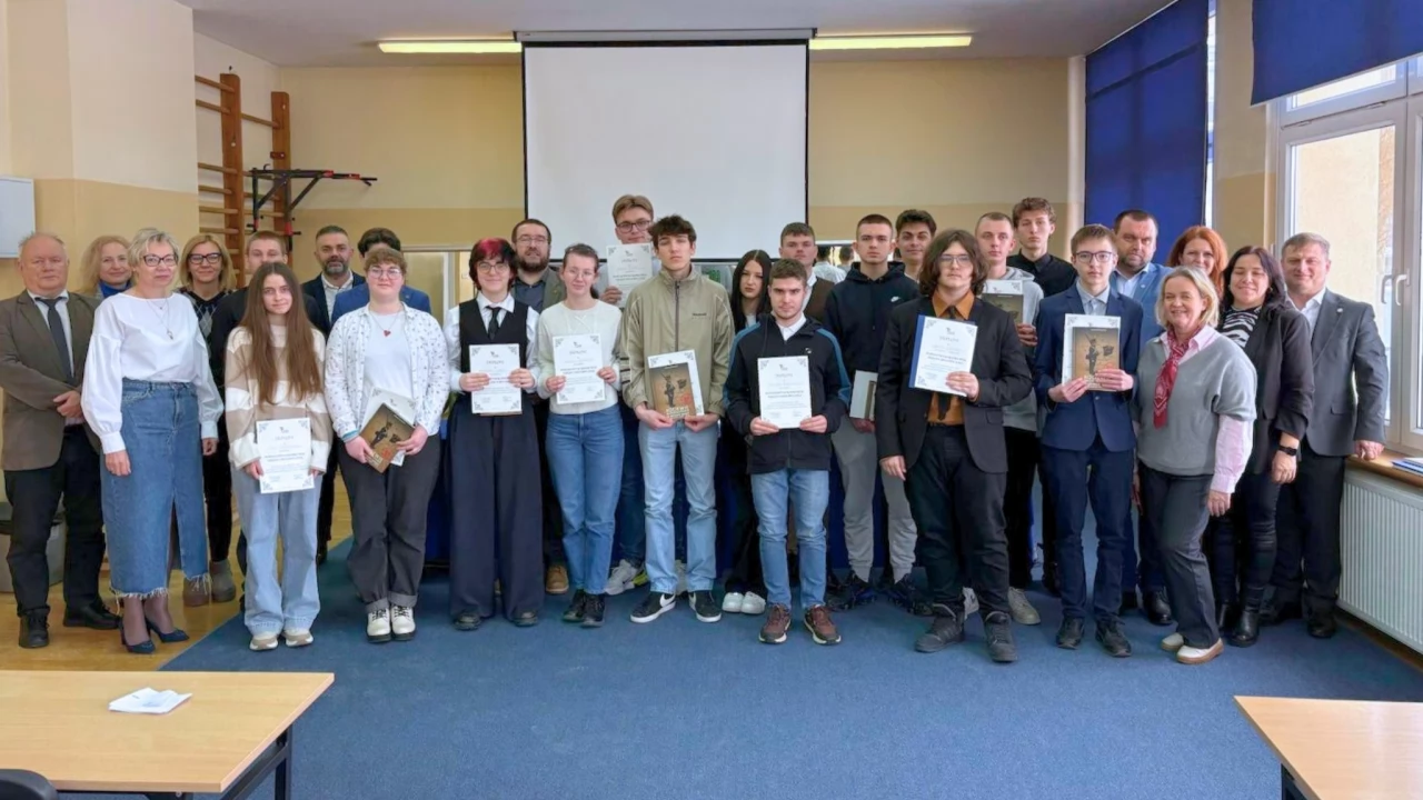 Historia nie ma przed nimi tajemnic