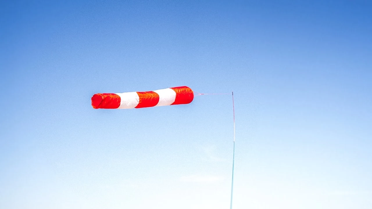 IMGW ostrzega przed silnym wiatrem