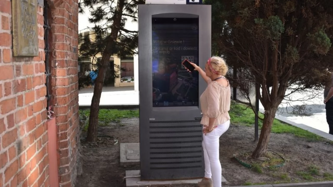 Infomat na rynku w Gniewie