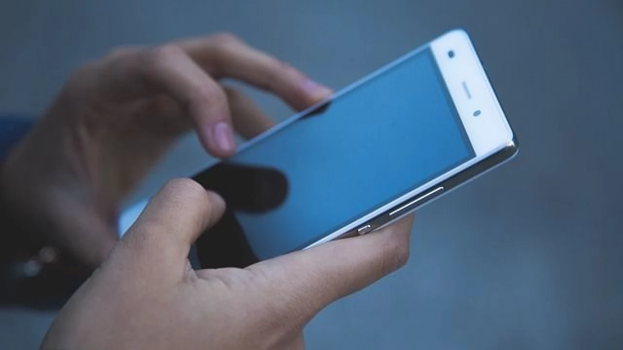 Jak chronić się przed cyberprzestępcami? Poznaj sprawdzone sposoby i uniknij ryzyka