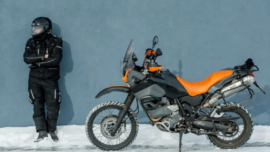 Jaki strój na motocykl 125 wybrać? Oto kilka świetnych opcji!